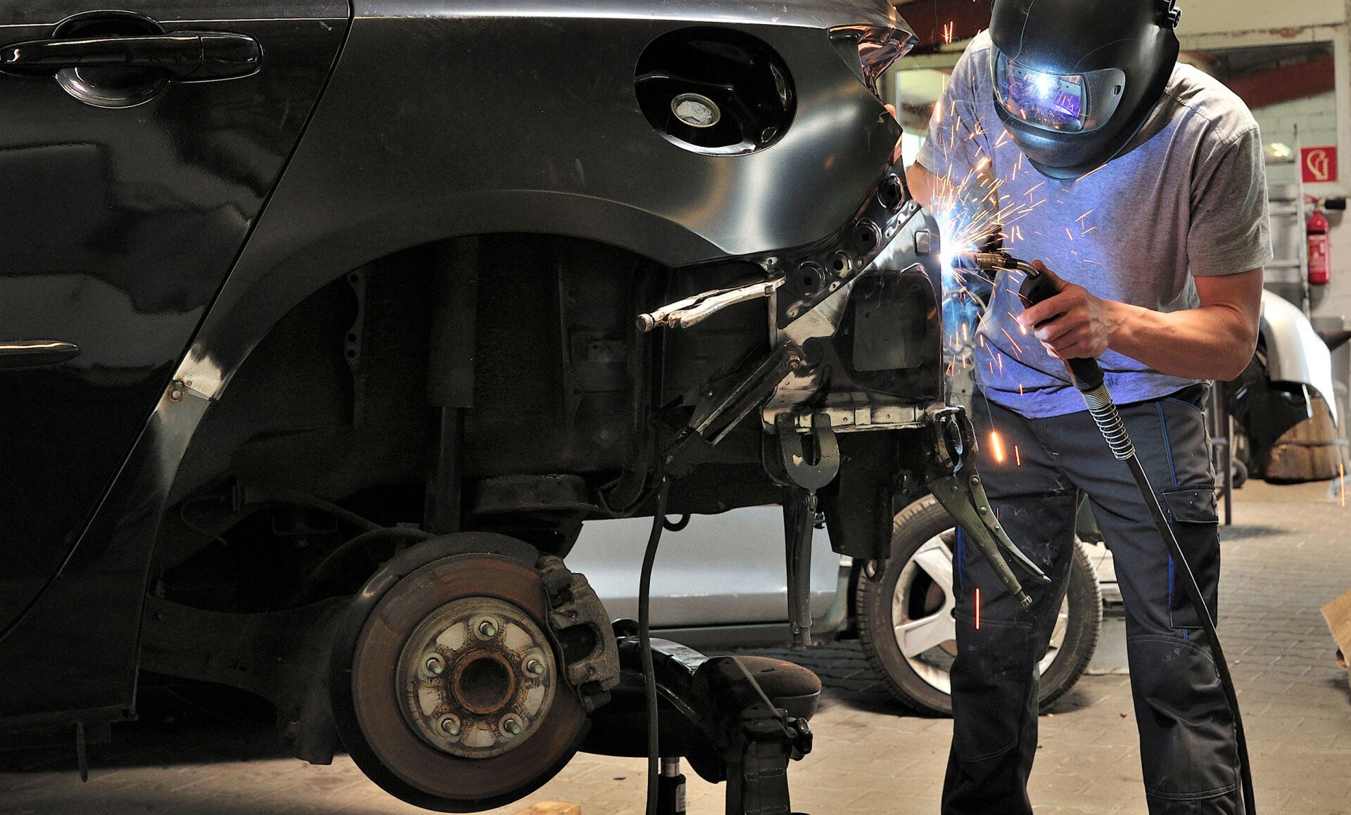 Auto Body Shop Lones Body Shop Huntsville, AL