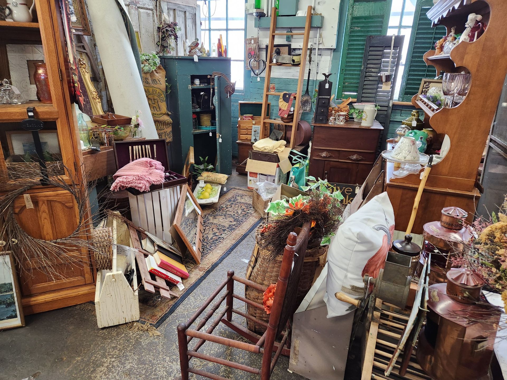 Gallery Court Street Antiques