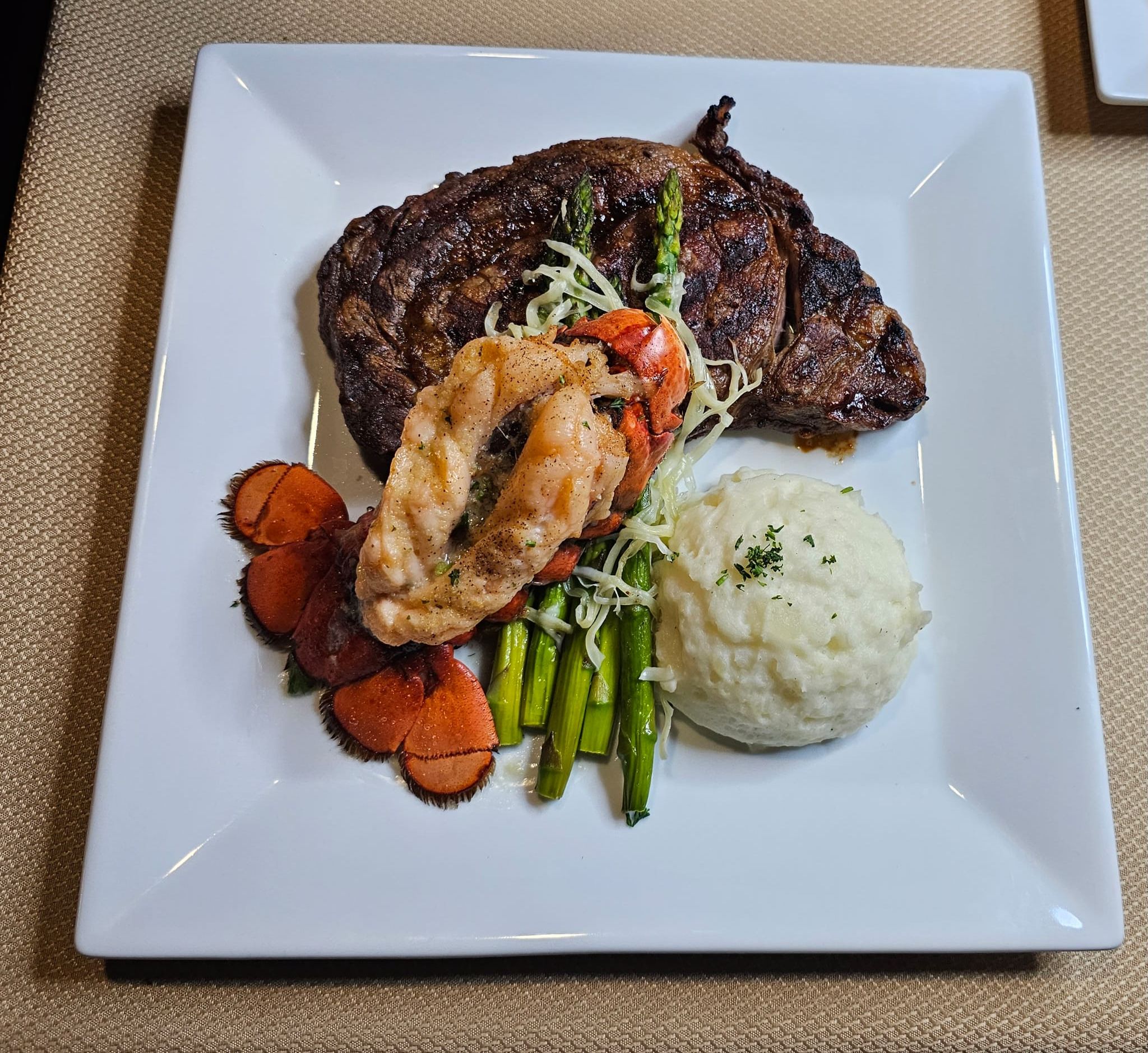 Gallery Elimar's Bar & Grill