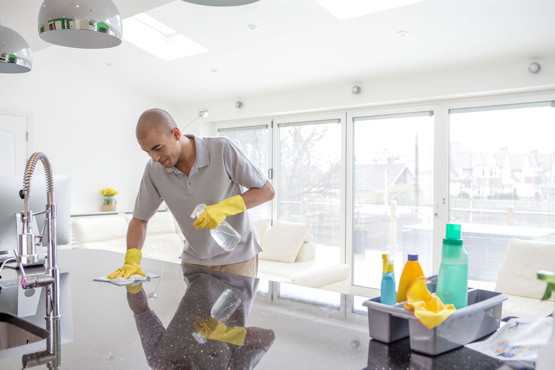 8 Benefits of Hiring Professional Cleaning Services for Your Home