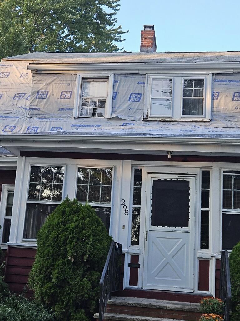 A house with a roof that has a lot of shingles on it