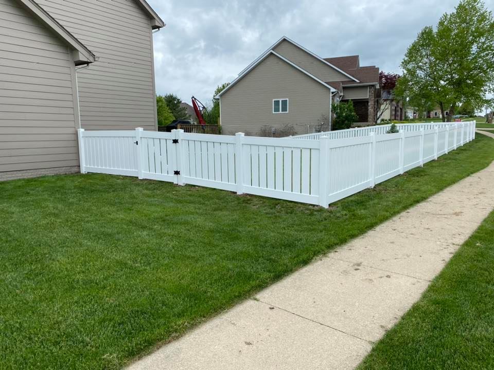 LowMaintenance PVC and Vinyl Fencing St. Charles, IA