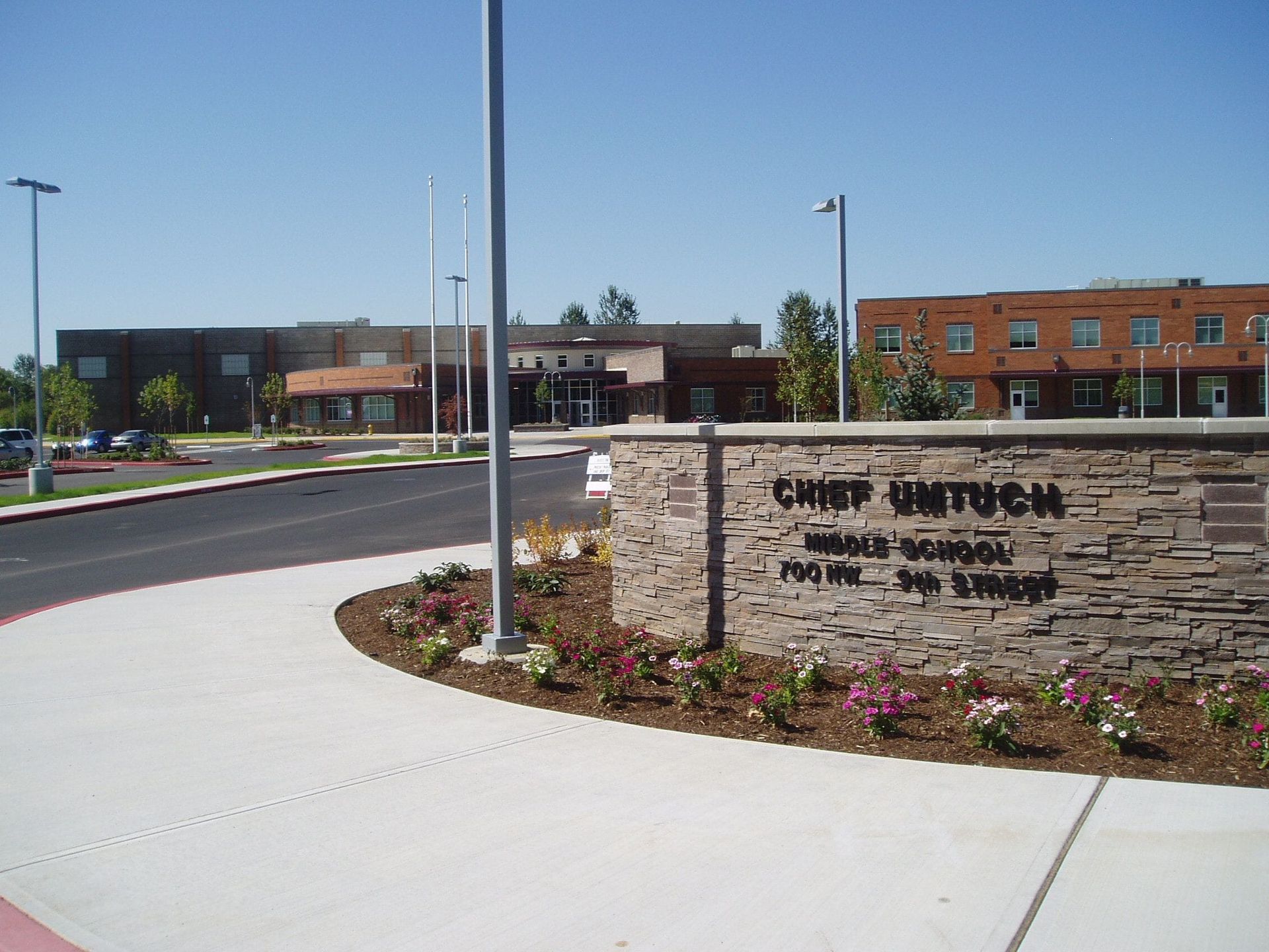 Chief Umtuch Middle School building and sign.