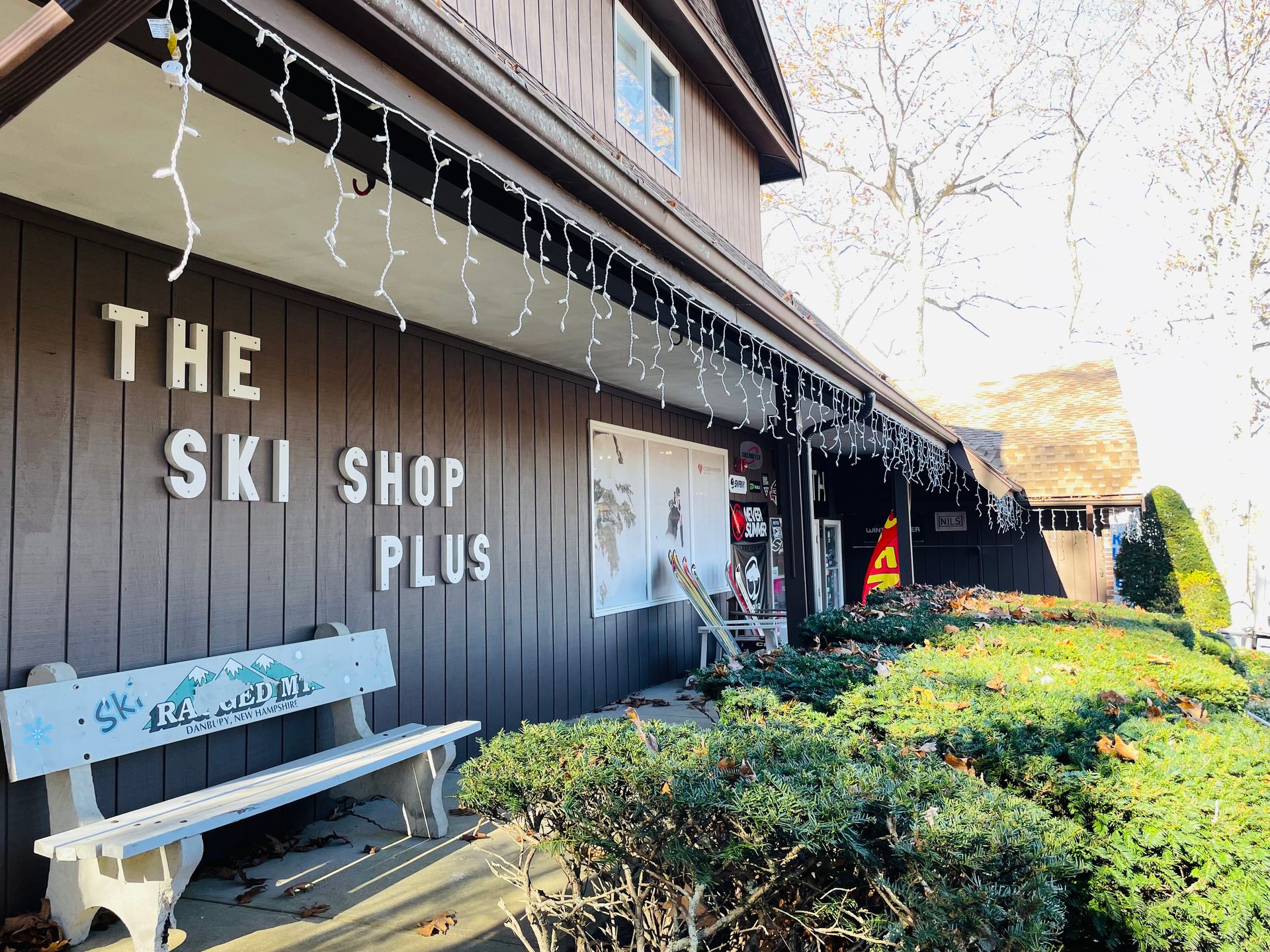 A building with a sign that says the ski shop plus