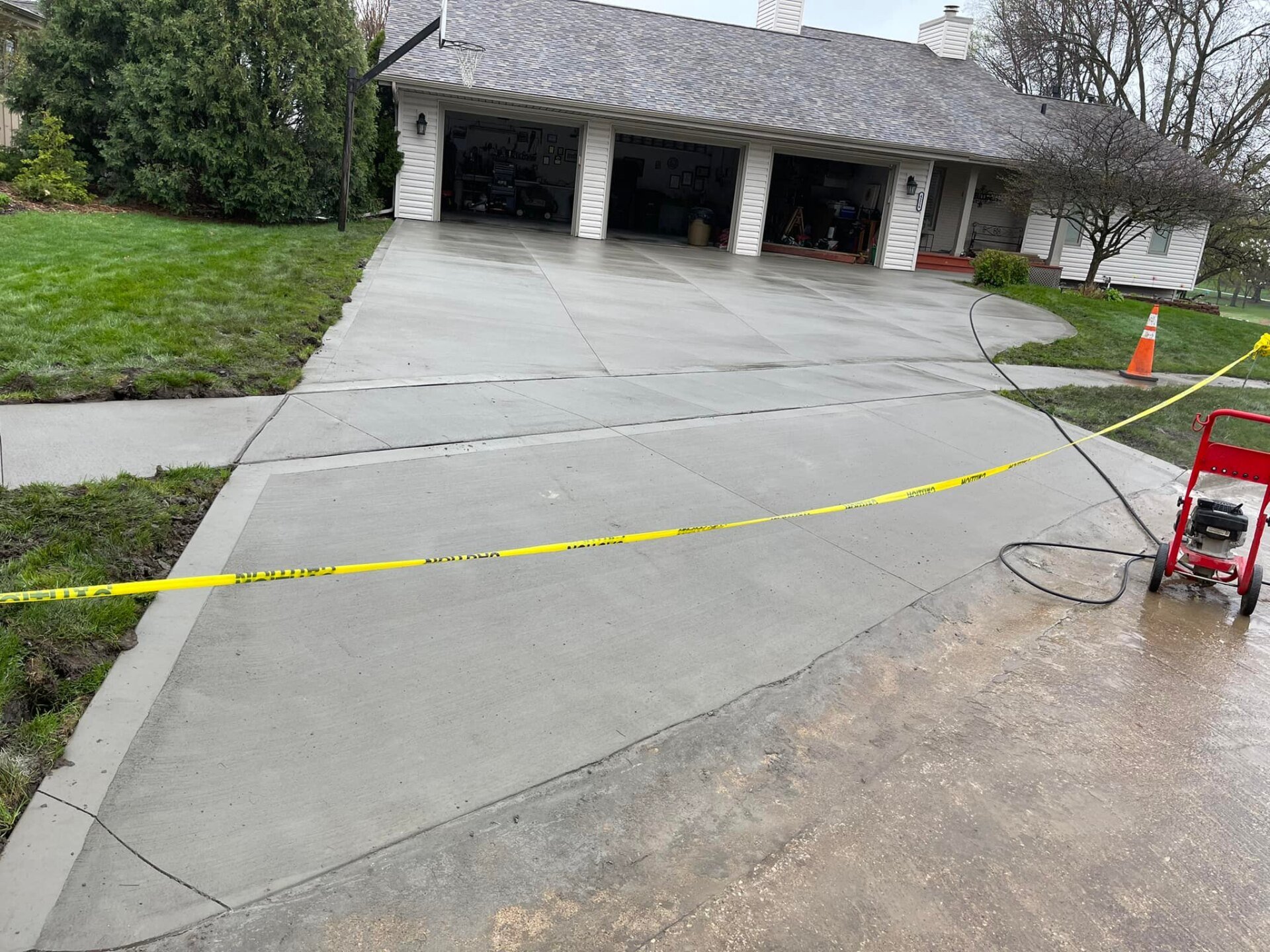 Concrete Driveway Installation and Repair Des Moines, IA
