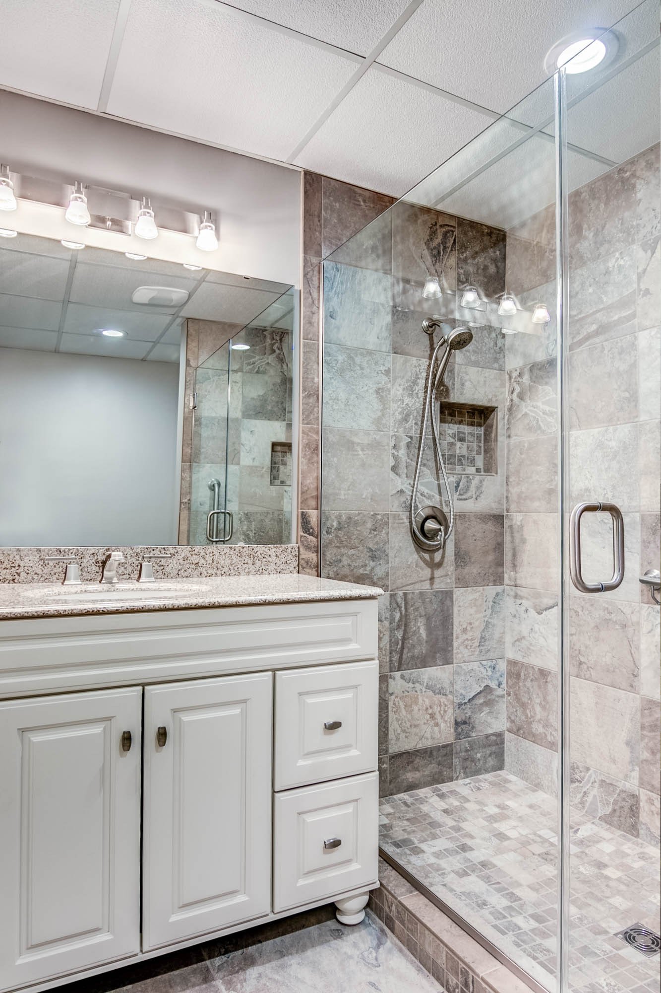 New Leaf Remodeling LLC Bathrooms Gallery | Rockford, IL
