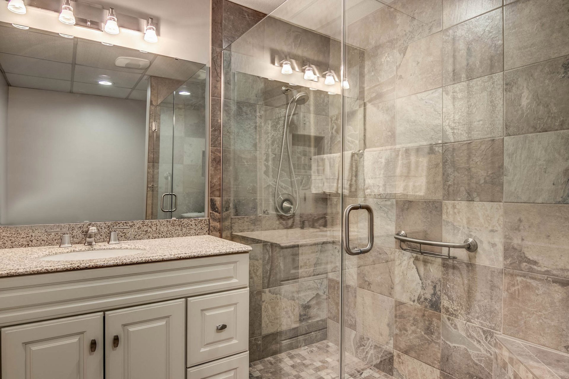 New Leaf Remodeling LLC Bathrooms Gallery | Rockford, IL