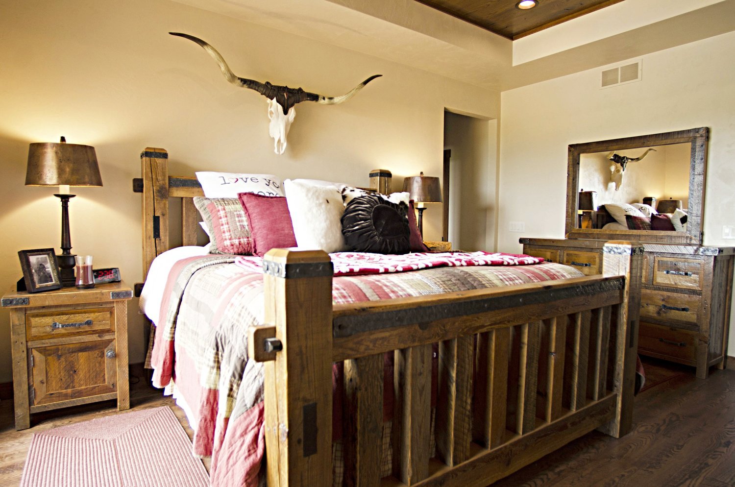 Custom Furniture Lincoln, NE Barnwood & Leather