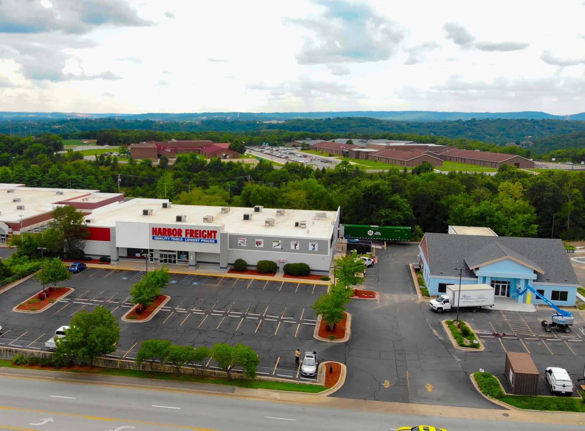 Harbor Freight Anchored Springfield Property LLC