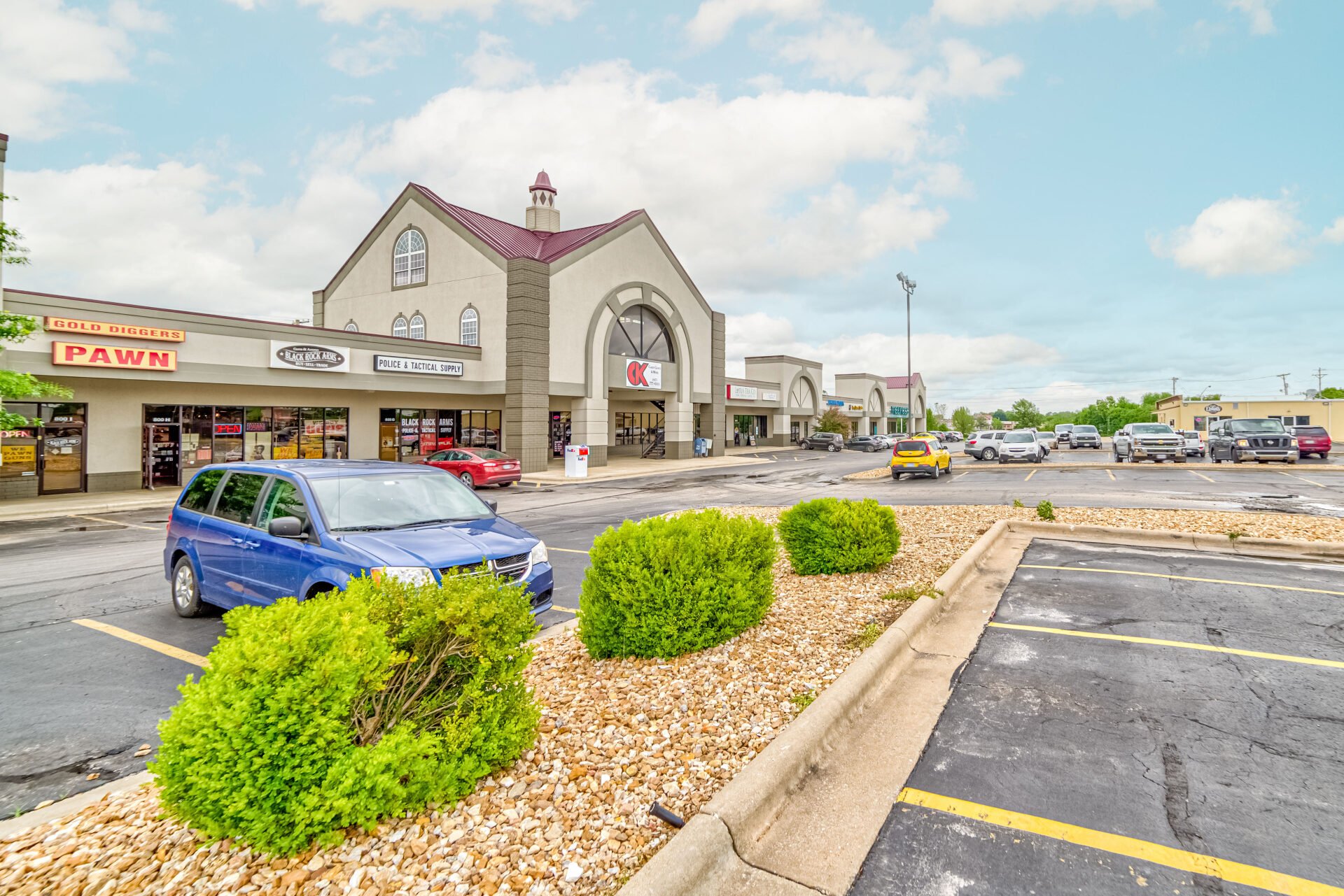 The Plaza Shopping Center Rentals Springfield Property LLC