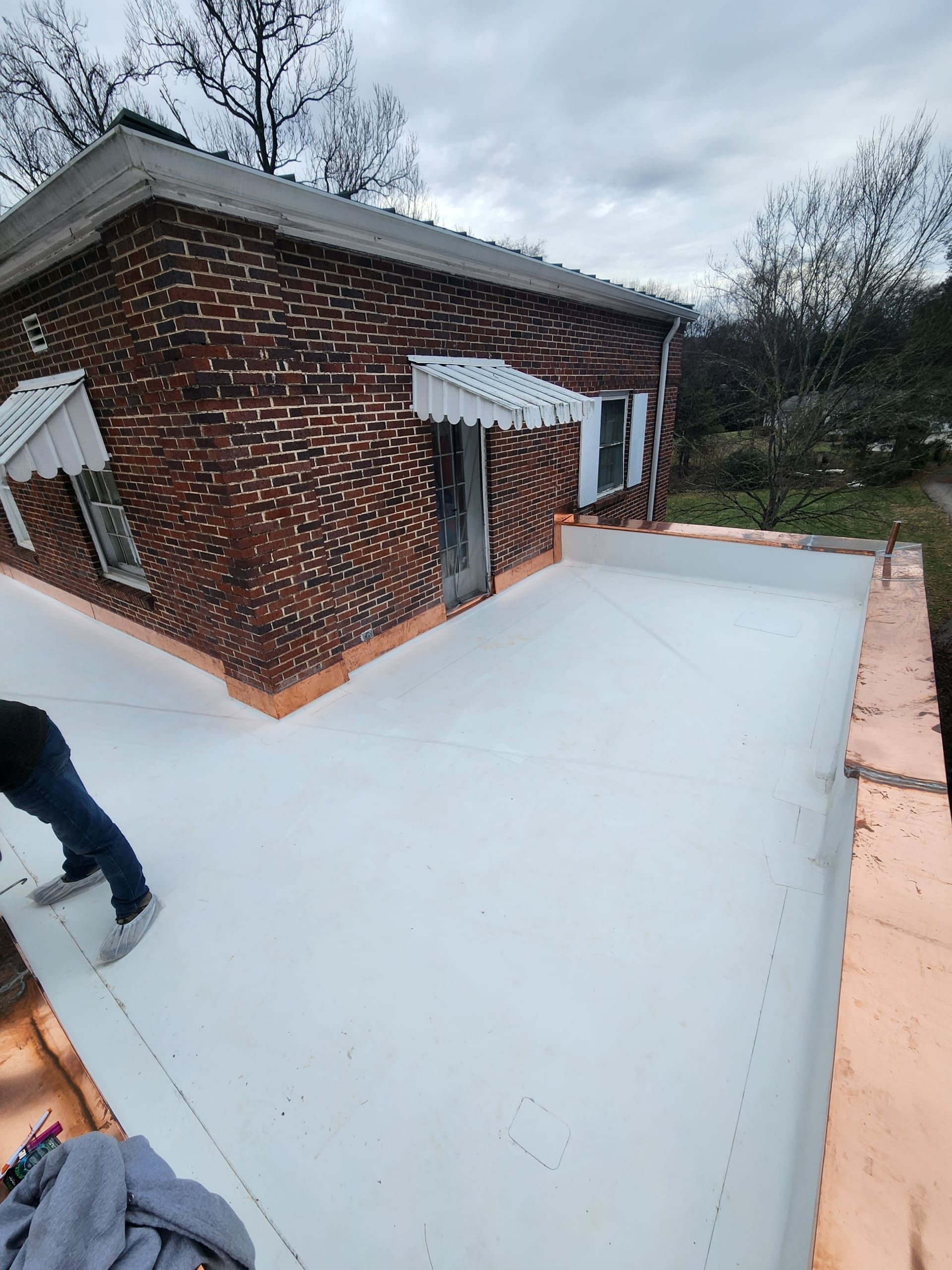 Roofers Pinpoint Roofing LLC Knoxville, TN