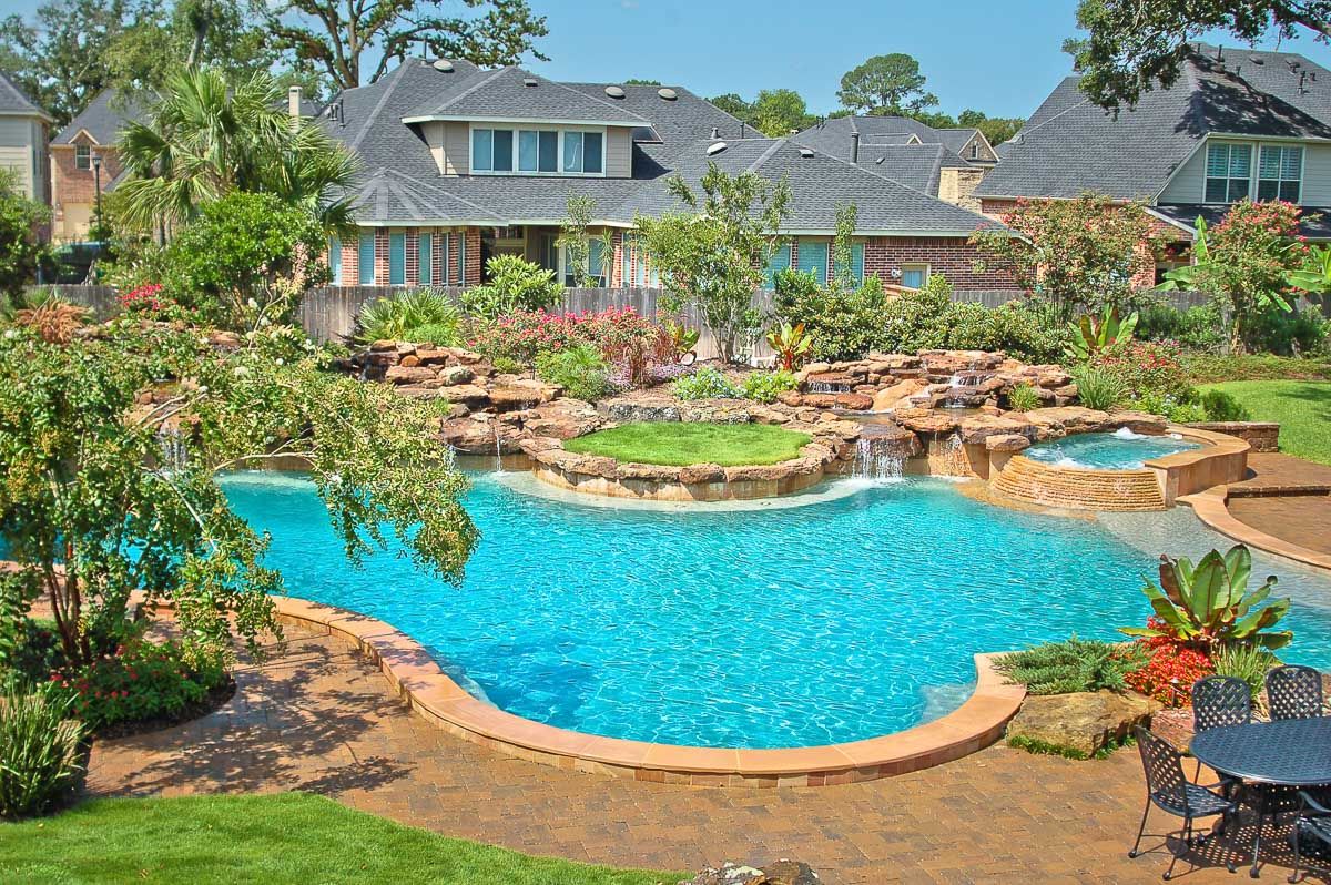 Pool Builders Spring, TX | Mirror Lake Designs