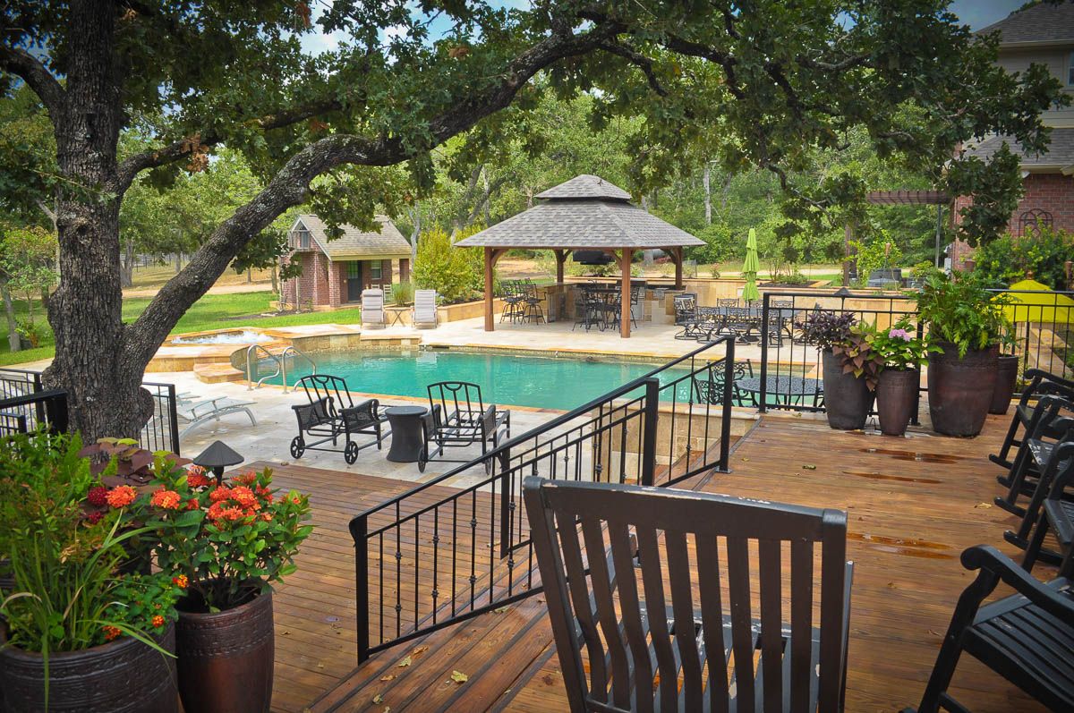 Pool Builders Spring, TX | Mirror Lake Designs