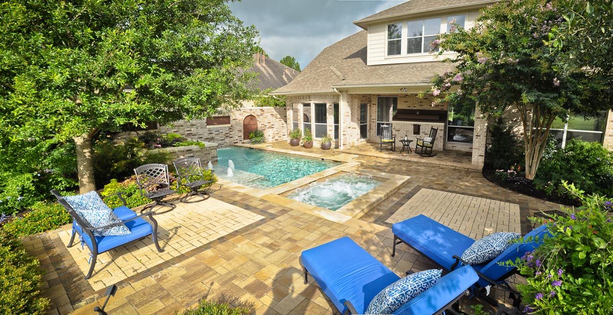 Pool Builders Spring, TX | Mirror Lake Designs