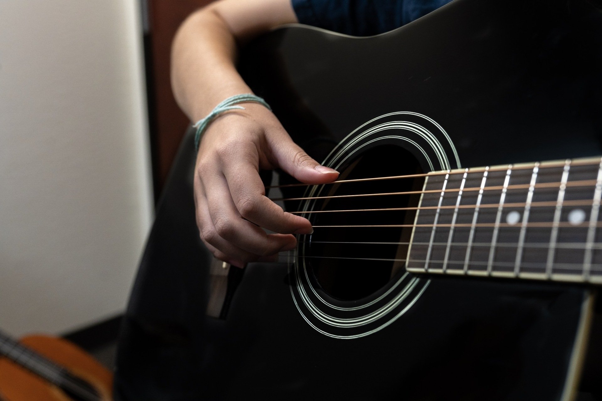 Acoustic and Electric Guitar Lessons Phoenix, AZ