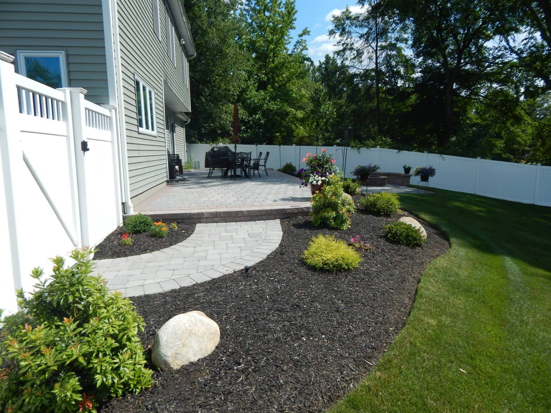 Mulch Services Red or Black Mulch Emerson, NJ