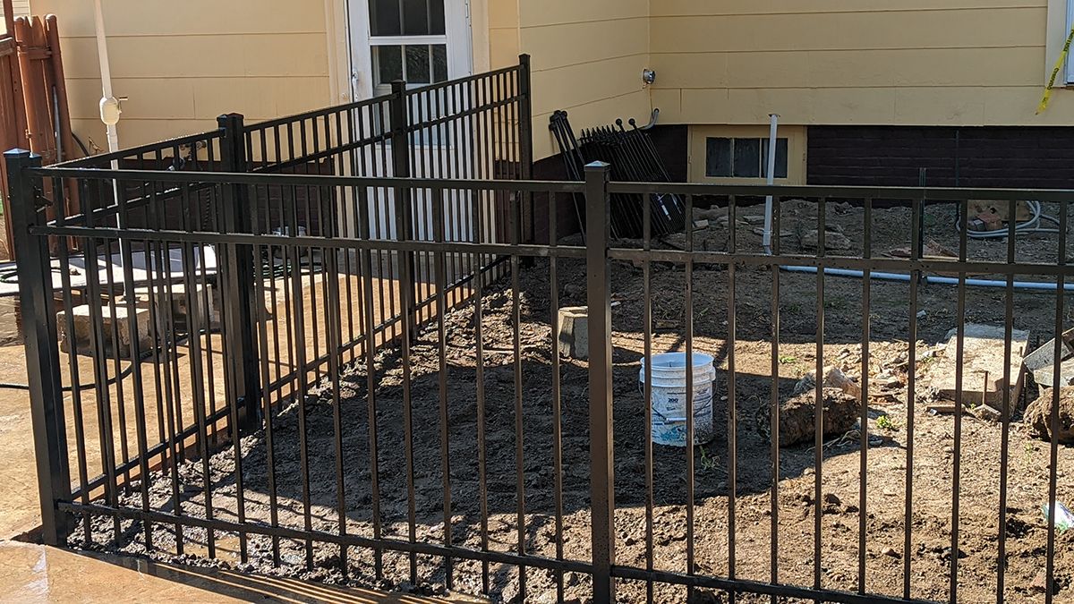 How Much Does an Aluminum Fence Cost in Houston, TX? | Angi