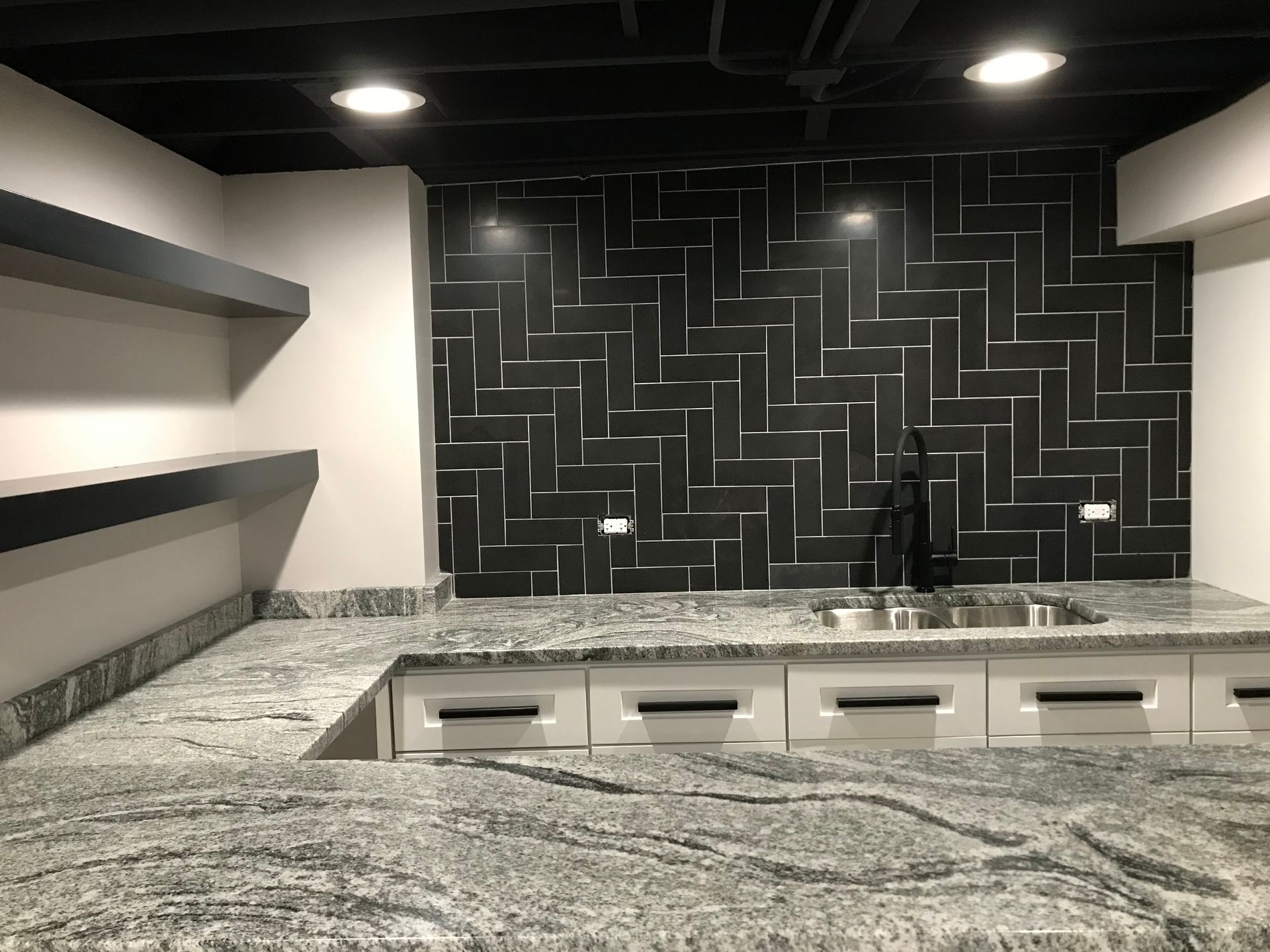 Gallery Luxe & Countertops