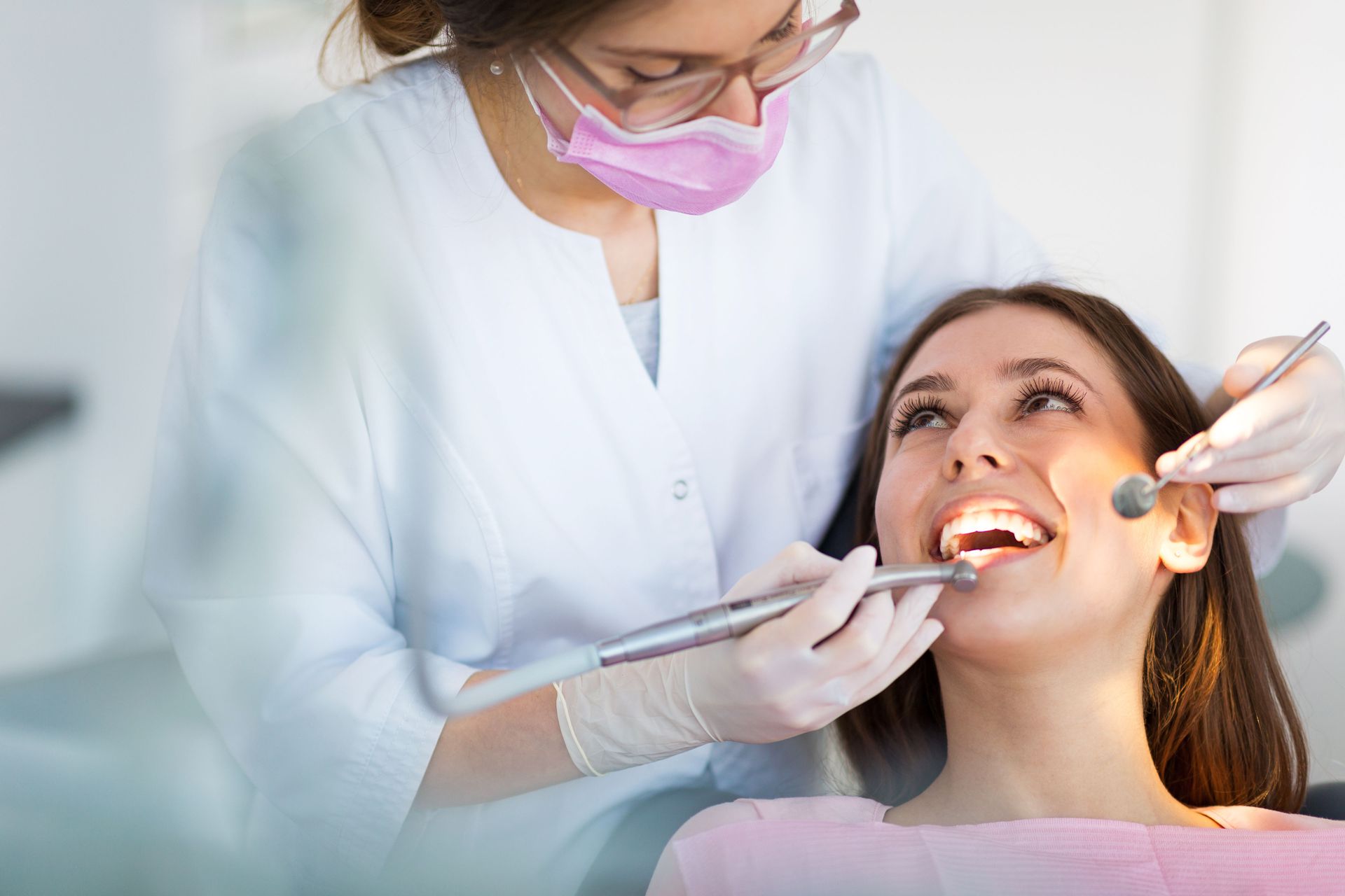 Benefits of Teeth Whitening Services at the Dentist