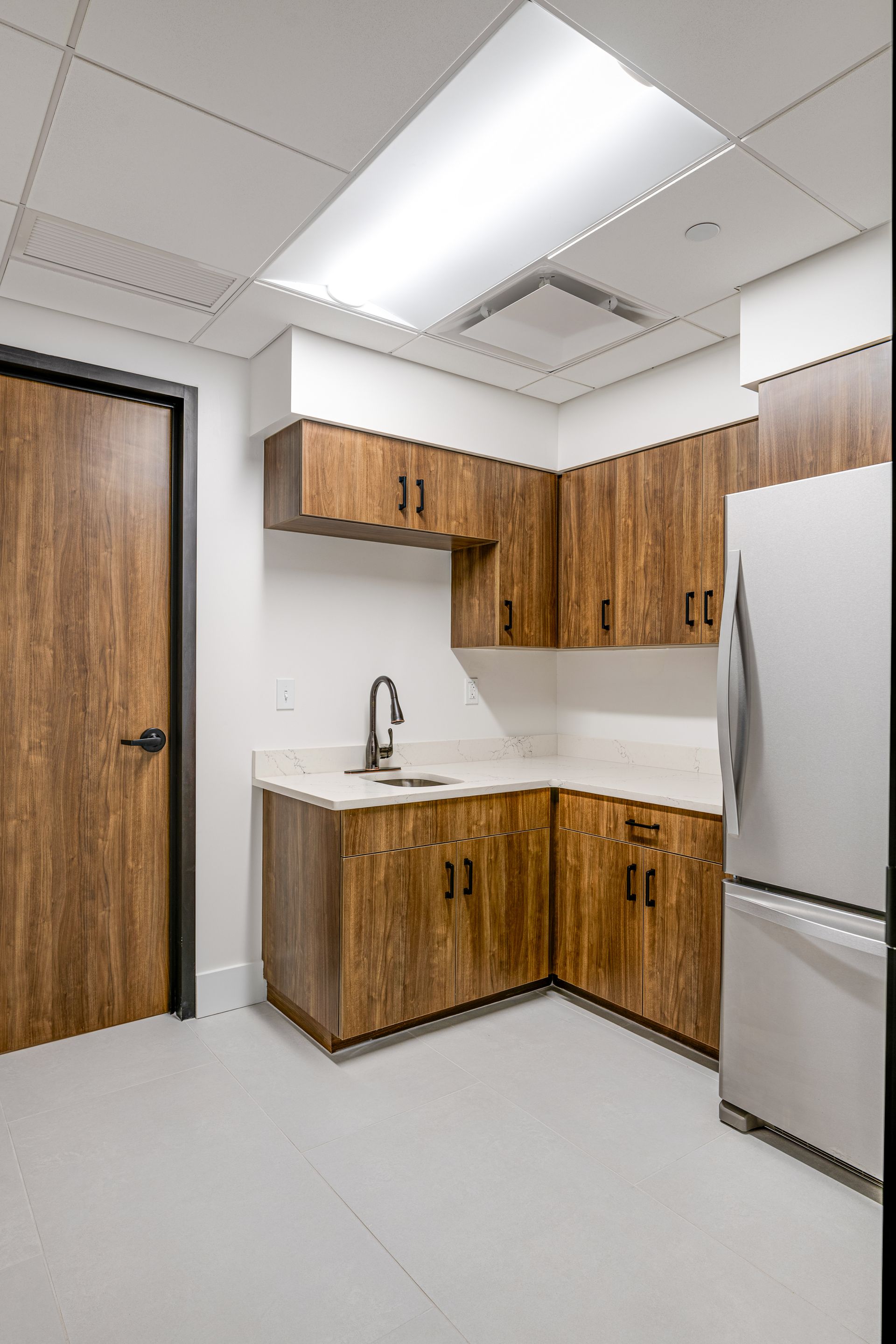 Solid Surface Countertop Tampa, FL | Home Pride Cabinets