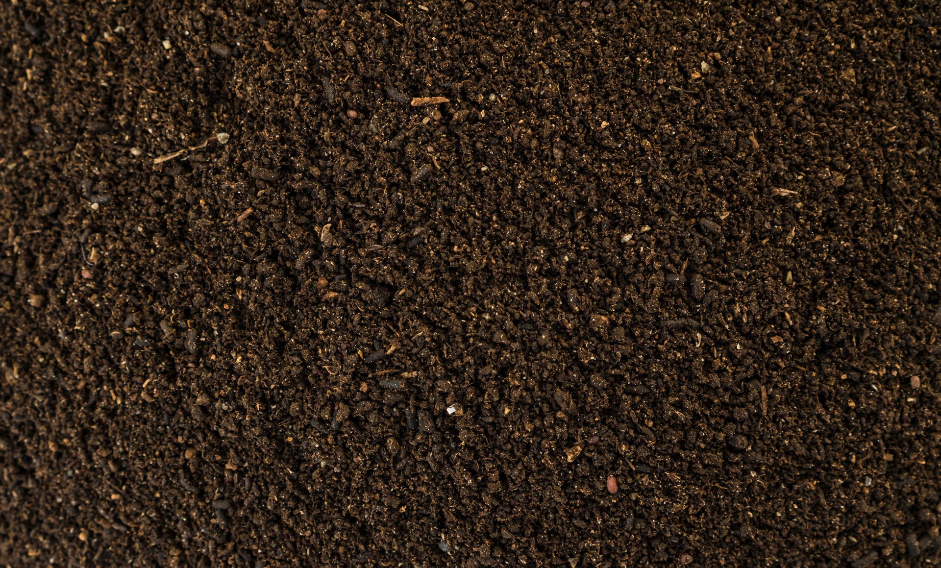 Bulk Mulch Sales & Delivery Waterloo Mulch and Soil Serving Omaha, and surrounding areas