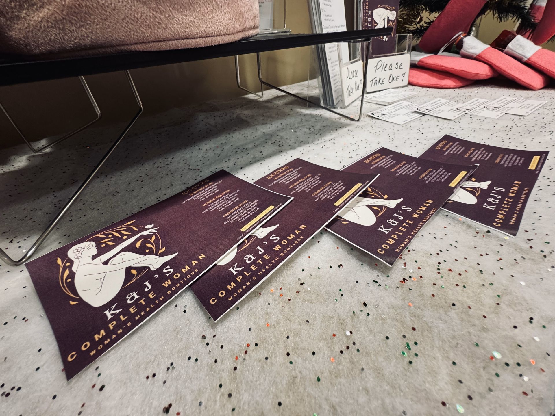 A row of cards with the word roja on them