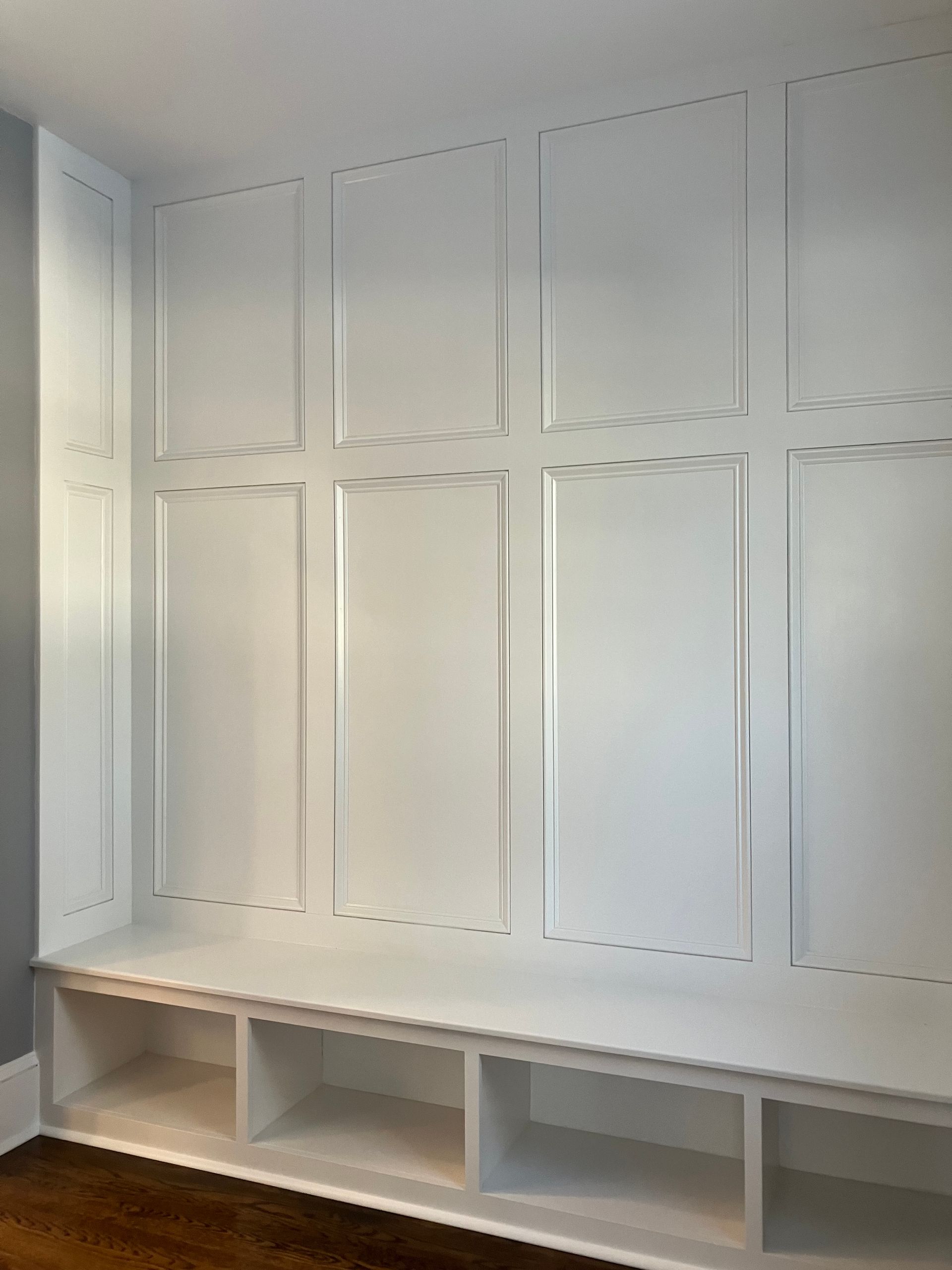 There is a bench in the middle of the room.