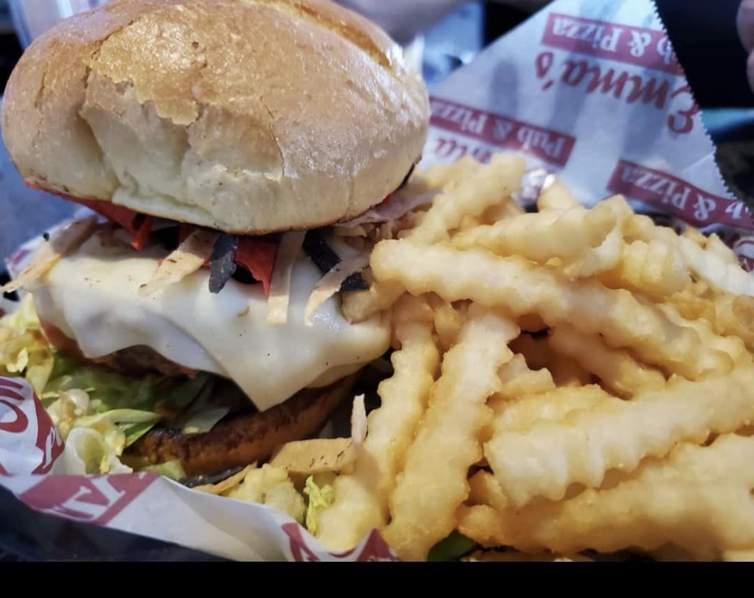 Pizza Restaurant Emma's Pub & Pizza Bridgewater, MA