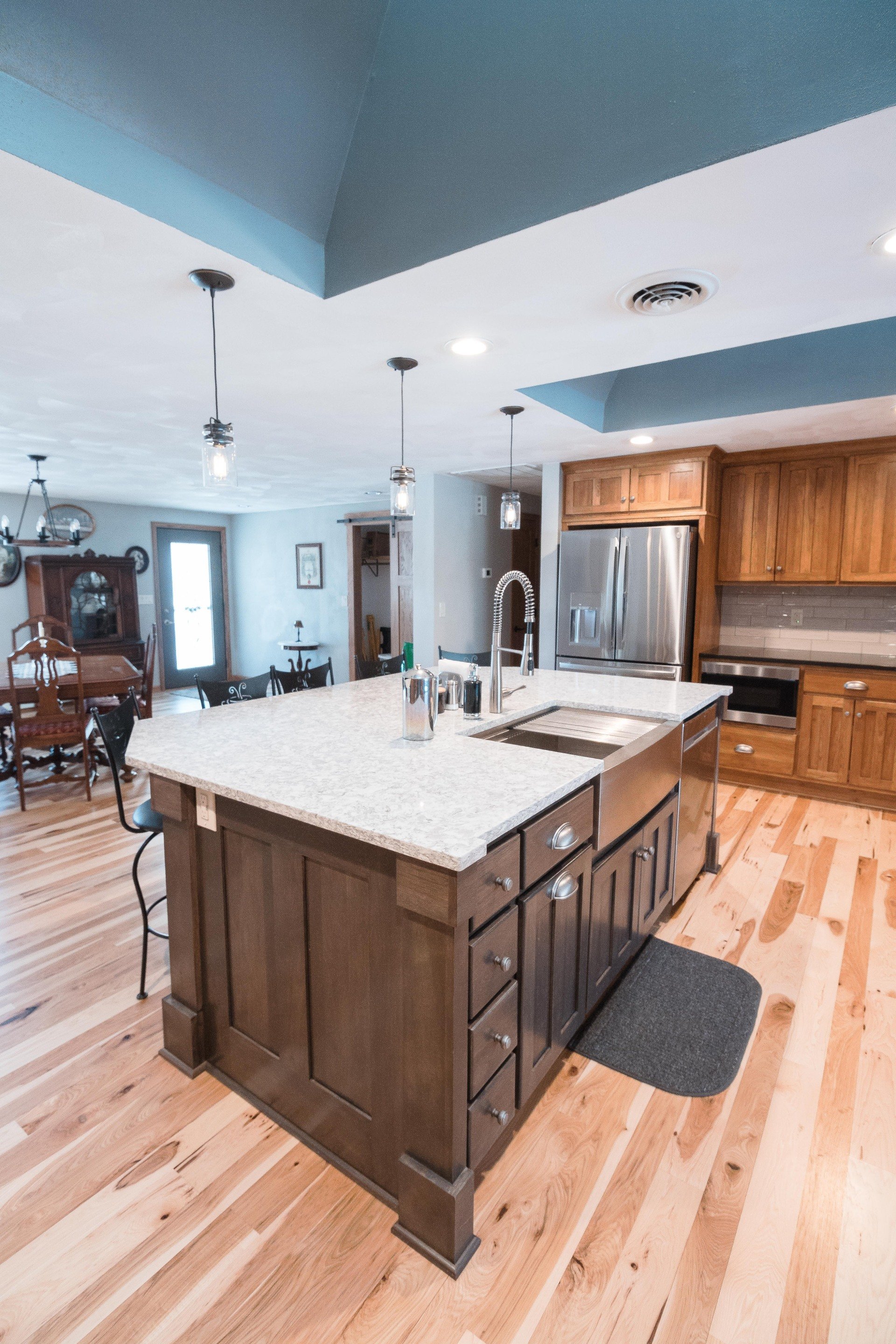 Kitchen & Entertainment Area