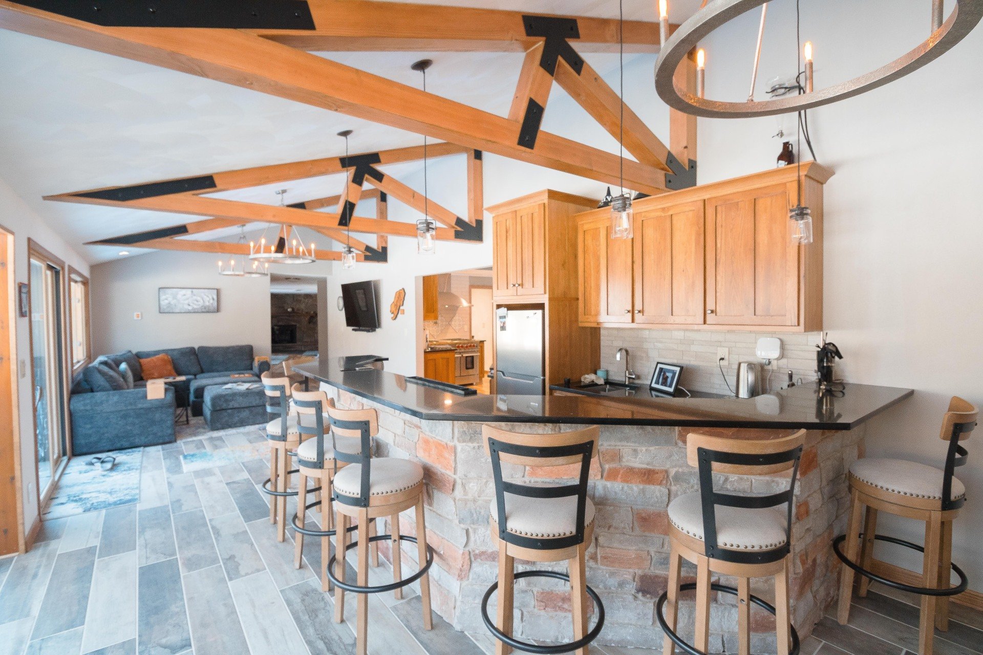 Kitchen & Entertainment Area